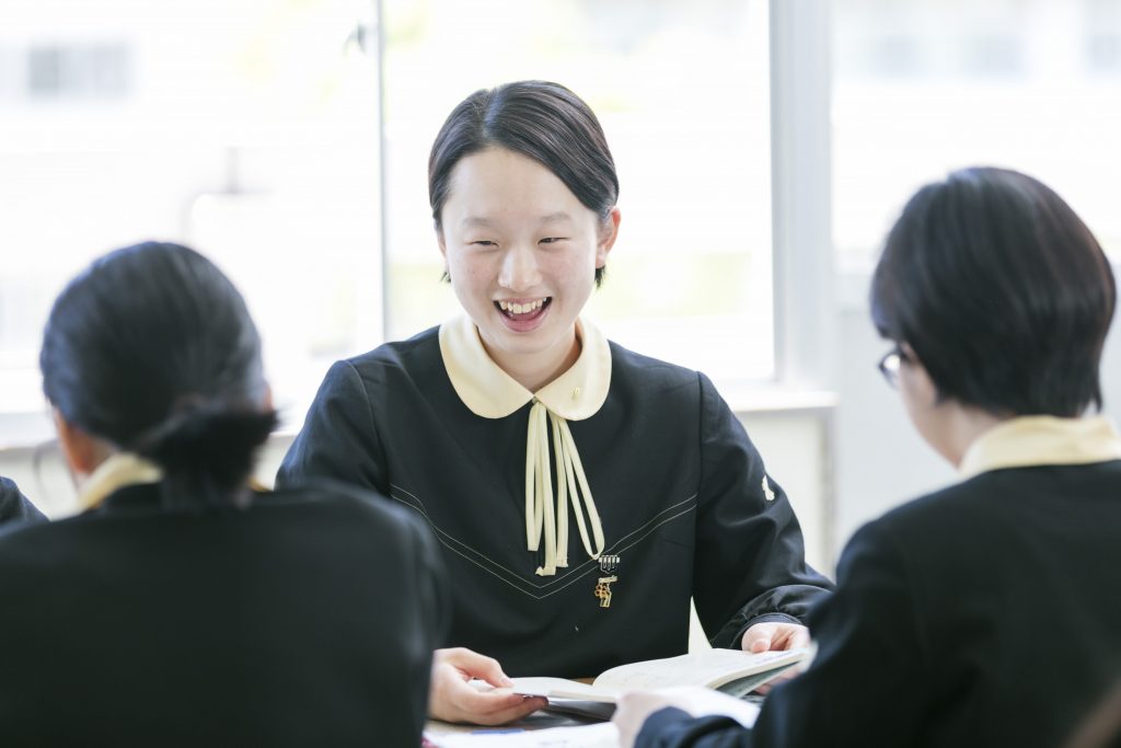 コース紹介 高 中 学校法人 鹿児島純心女子中 高等学校 コース紹介 高 中 学校法人 鹿児島純心女子中 高等学校